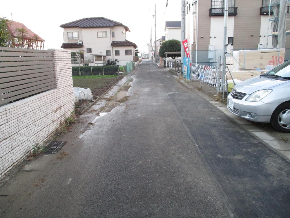 Local photos, including front road. East side 2013.11.15 shooting