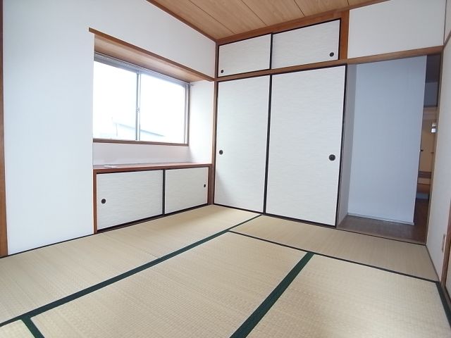 Living and room. Storage with Japanese-style room