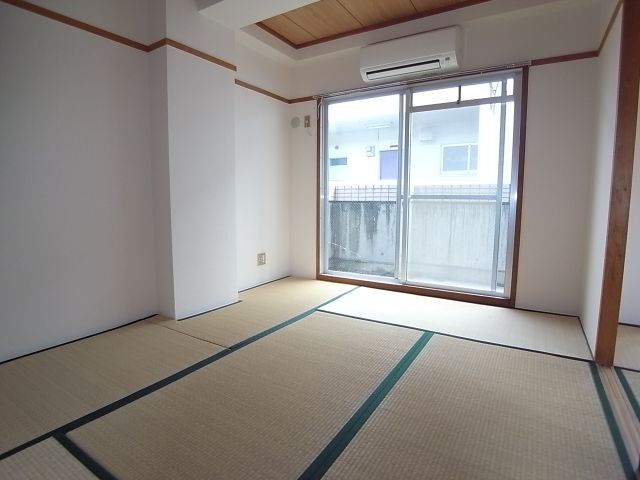 Living and room. Air-conditioned Japanese-style room