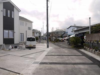 Local photos, including front road. North road