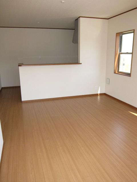 Same specifications photos (living). (Building 2) same specification