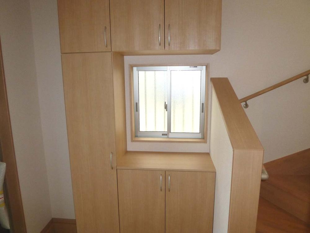 Entrance. There entrance storage