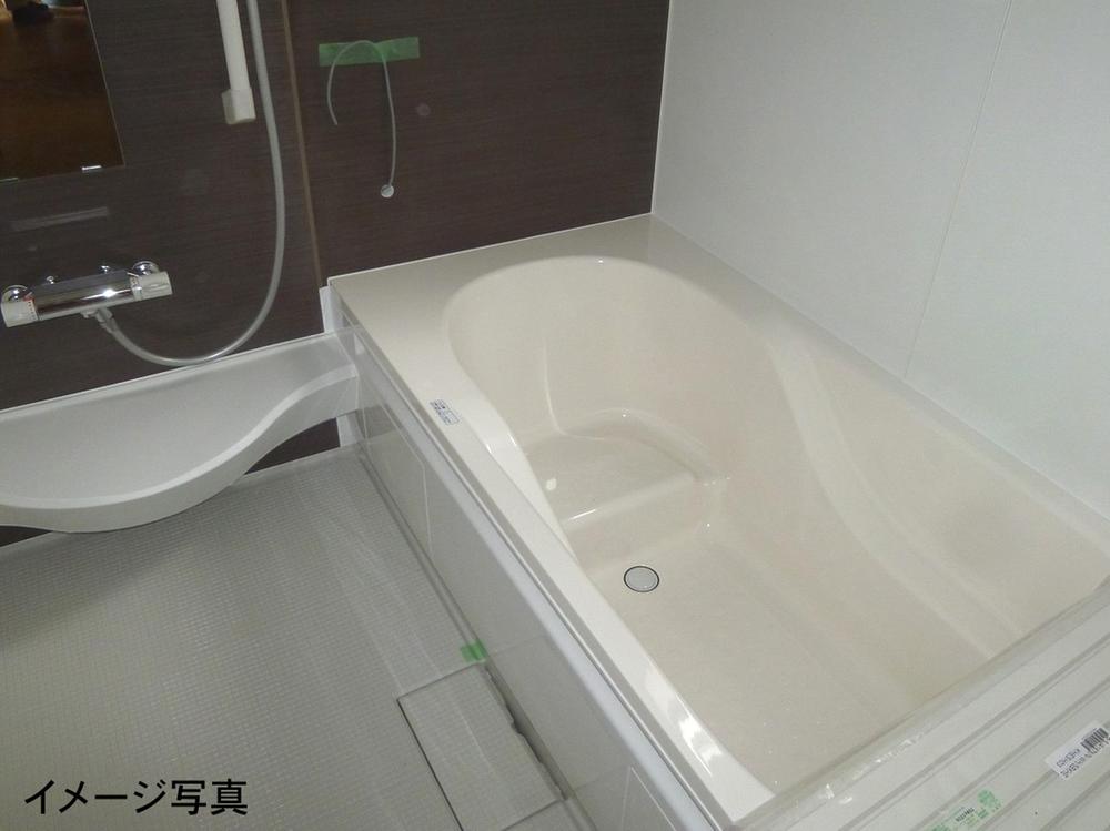 Same specifications photo (bathroom). 4 Building ◆ Bathroom dryer with ◆ 