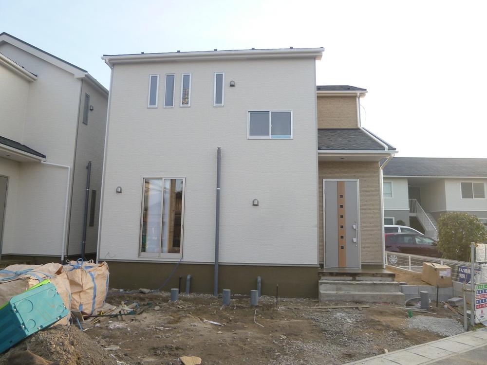 Local appearance photo. ● ○ ● ○ 1 Building Exterior ○ ● ○ ●    Model guidance is also available  Please feel free to contact us! 