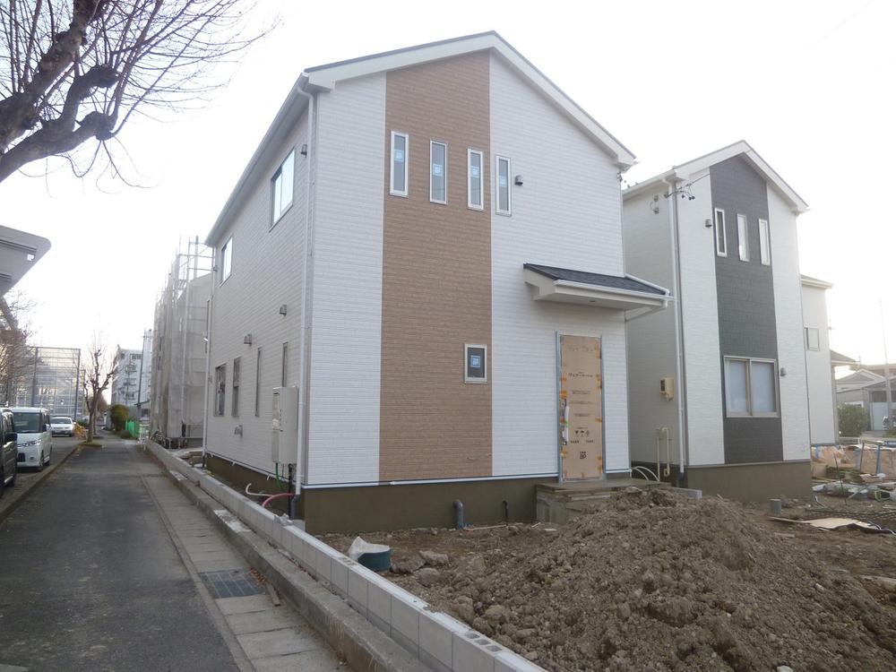 Local appearance photo. ● ○ ● ○ 3 Building Exterior ○ ● ○ ●    Model guidance is also available  Please feel free to contact us! 