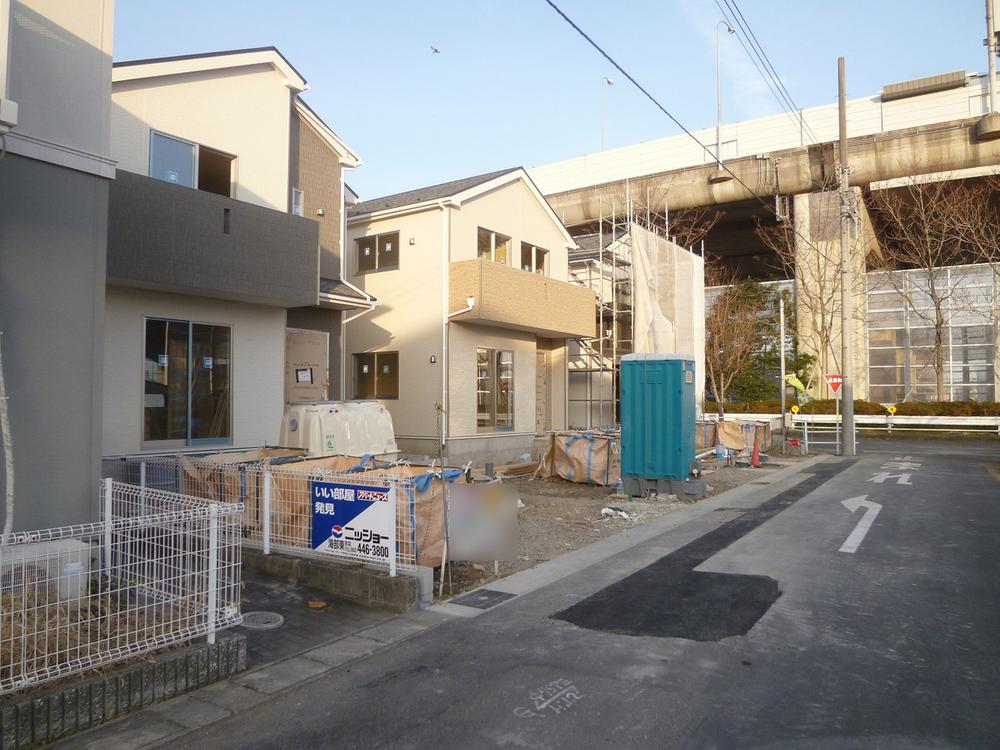 Local photos, including front road. The entire photo