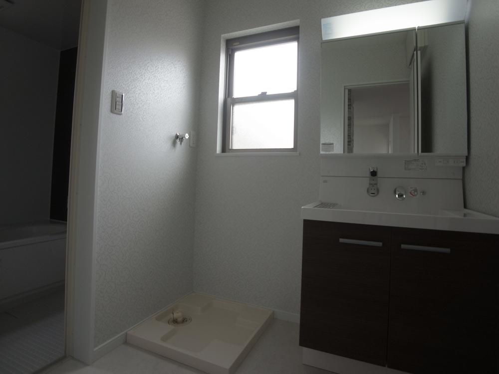 Wash basin, toilet. Indoor (September 2013) Shooting