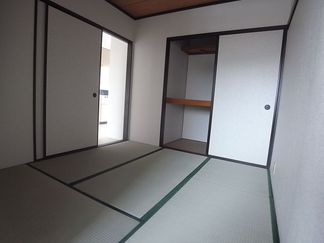 Living and room. It is housed there of Japanese-style room