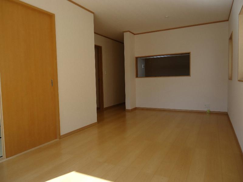 Living. Spacious space in Japanese and Tsuzukiai