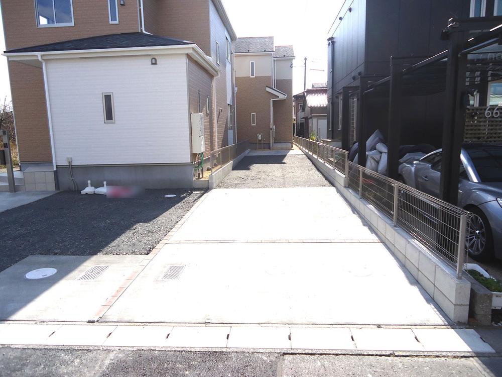 Local appearance photo. Building 2 Parking two cars Allowed! 