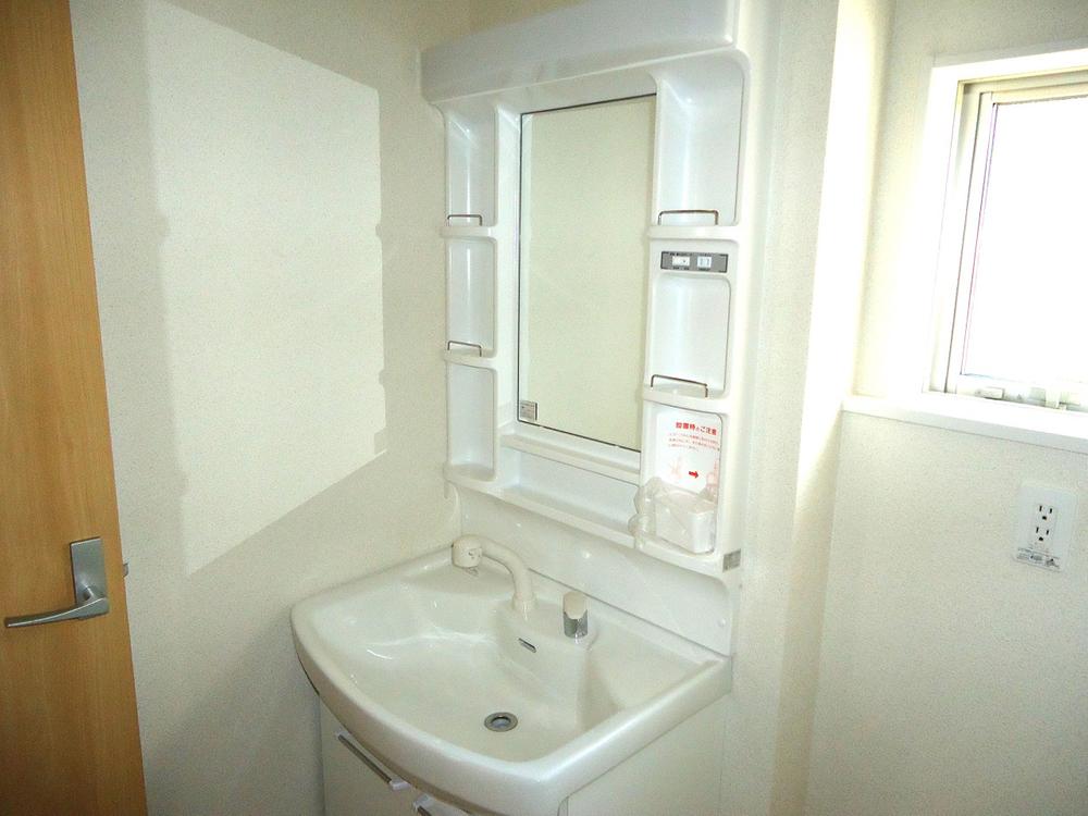 Wash basin, toilet. 1 Building Vanity with shower