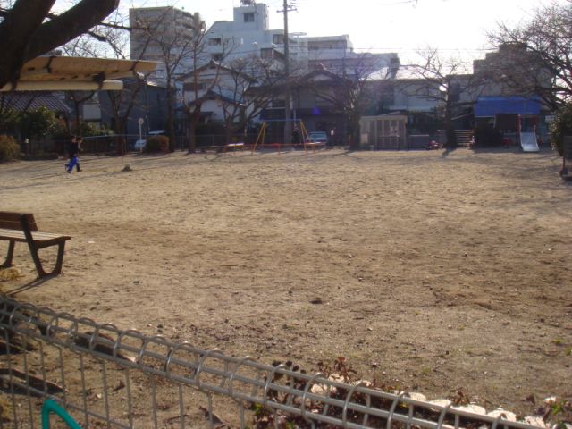 park. 70m to Tomiyoshikita children's park (park)