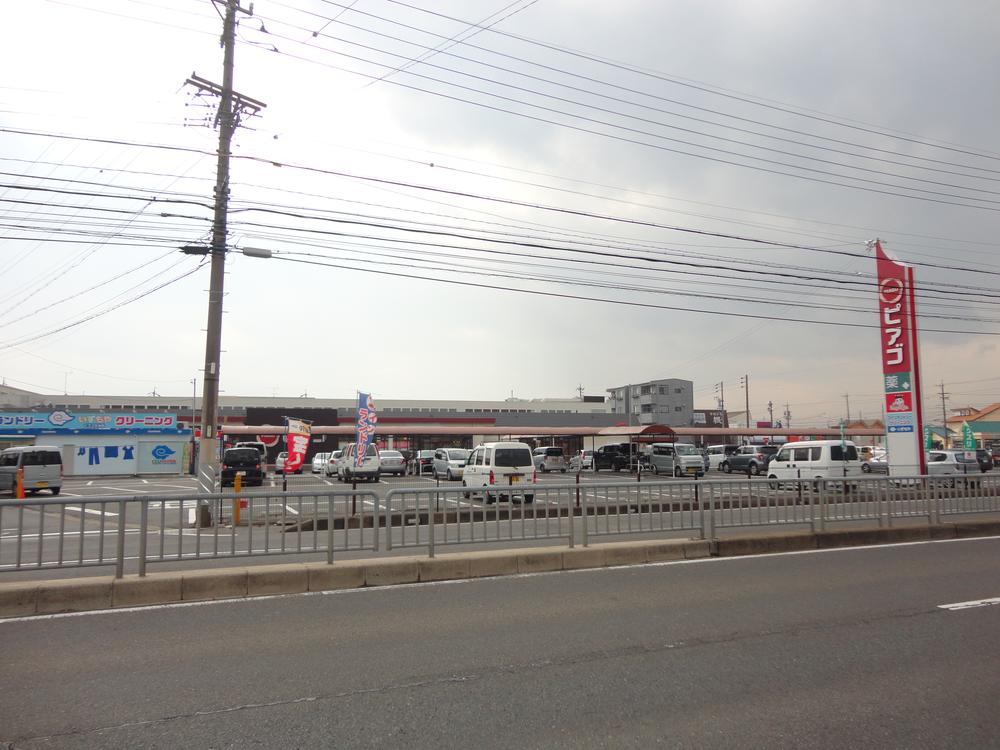 Supermarket. Piago until Daiji shop 1451m