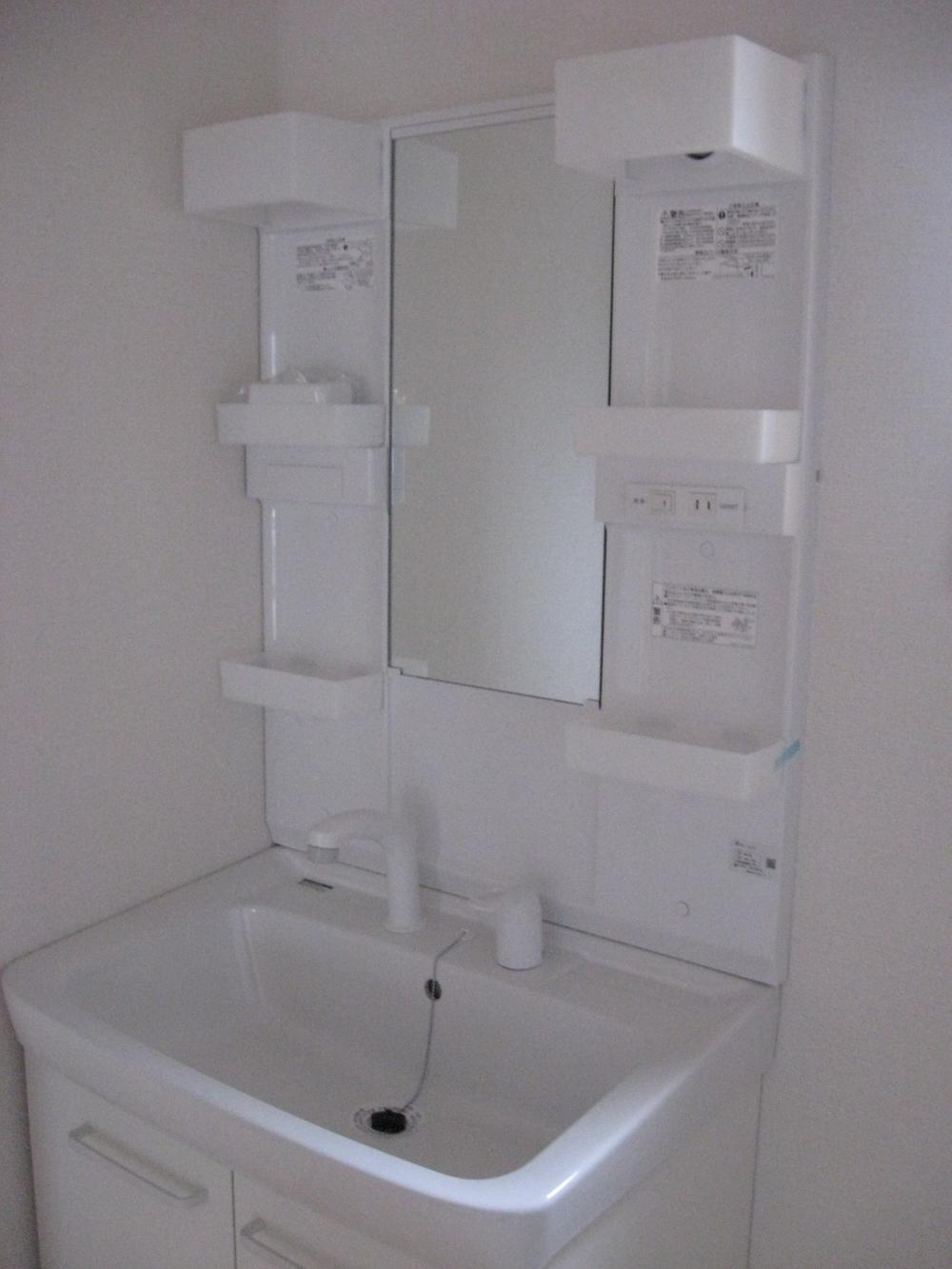 Wash basin, toilet. Indoor (12 May 2013) Shooting Vanity