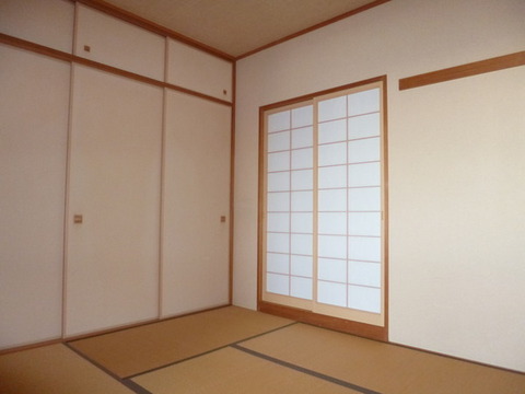 Living and room. Japanese-style room (6 quires)