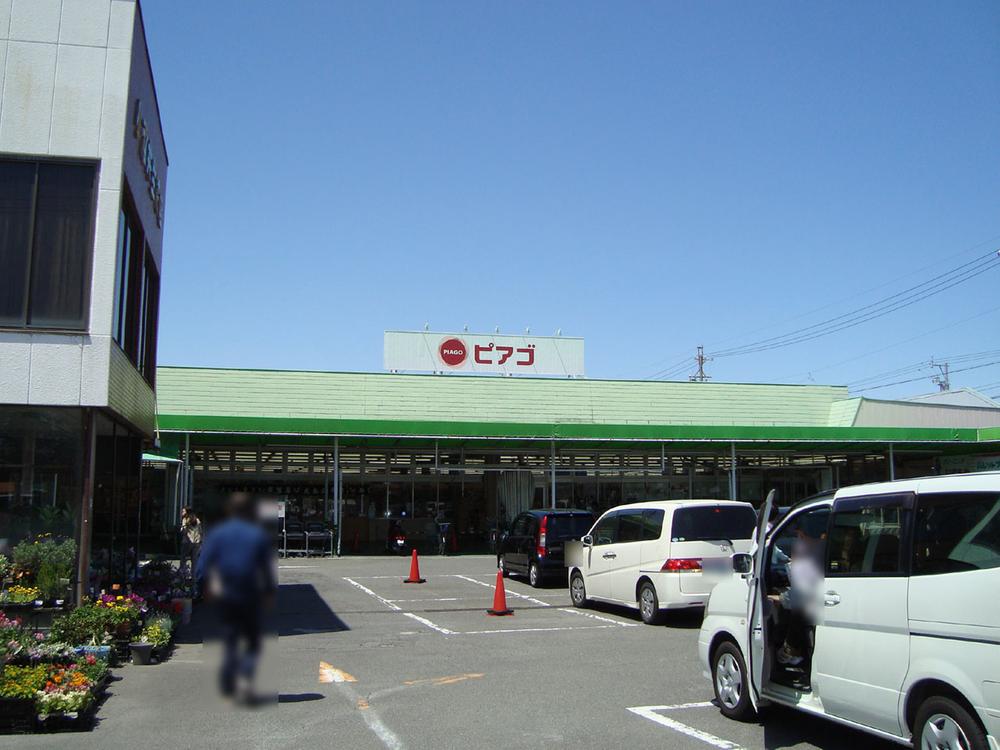 Supermarket. Until Piago 740m