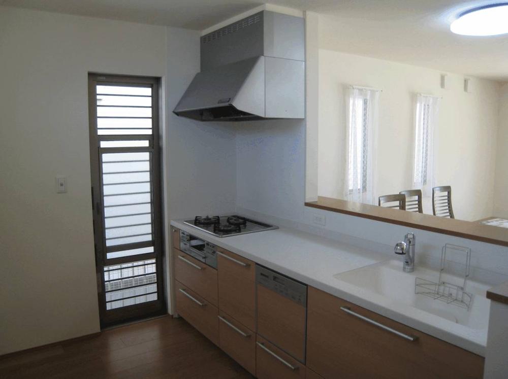 Kitchen. Room (August 2013) Shooting S-19 issue areas