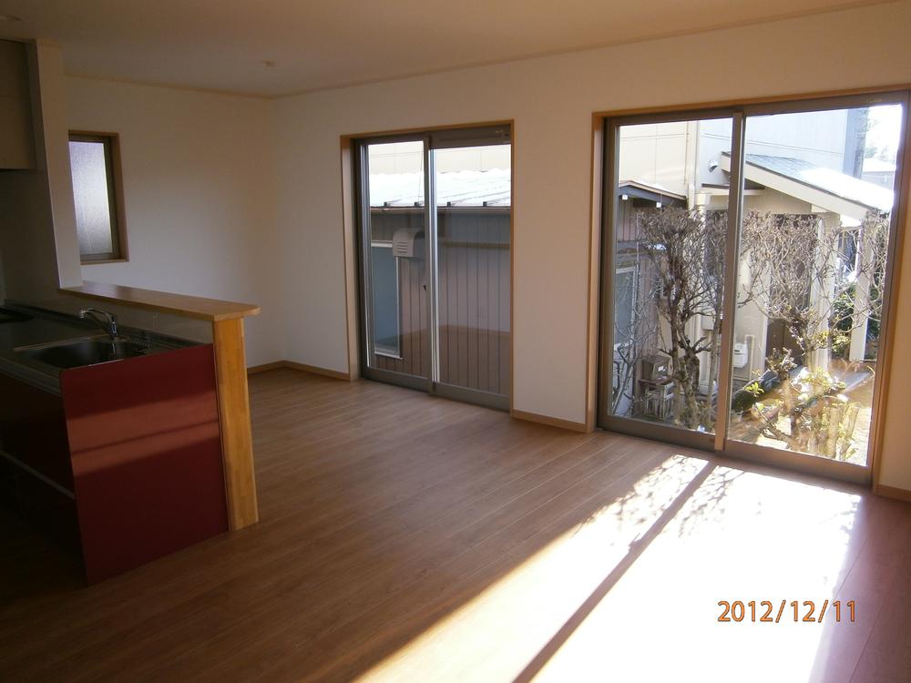 Living. Indoor (12 May 2012) shooting Living south-facing sun plug