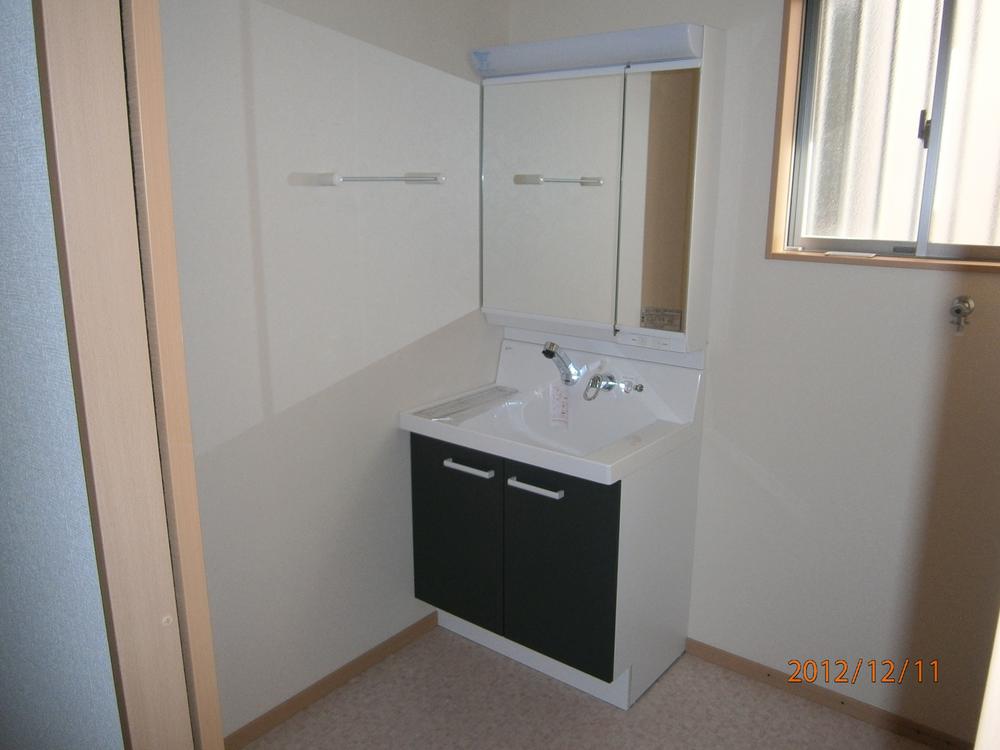 Wash basin, toilet. Indoor (12 May 2012) shooting