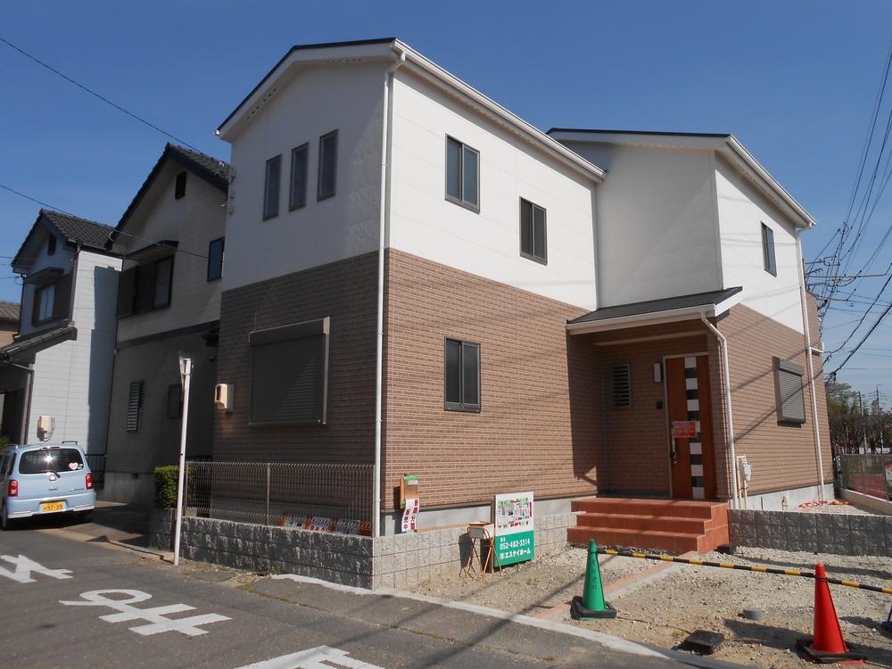 Local appearance photo. Local (12 May 2012) shooting calm appearance of the shade