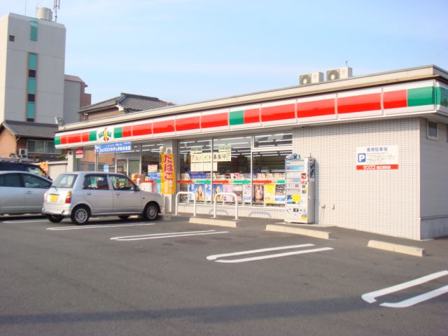 Convenience store. 1100m until Thanksgiving (convenience store)