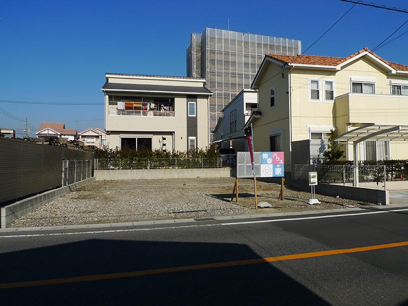 Local photos, including front road. Local (December 03, 2013) is taken G partition image. 