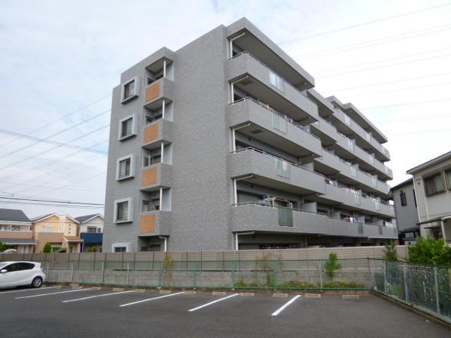 Local appearance photo. This appearance photograph was taken from the southwest side. (September 2013) Shooting