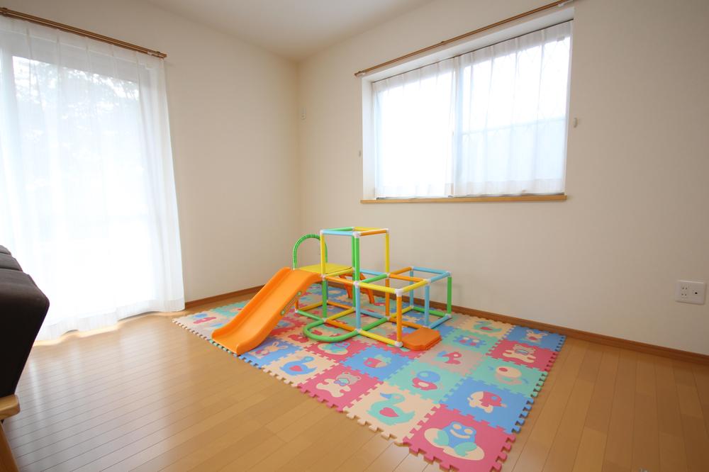 Other. Among your child is small is what you want from playing in a place that reaches the eye. The 20 Pledge of LDK loose even at a jungle gym and toys. of course, Living set and dining set is also put together