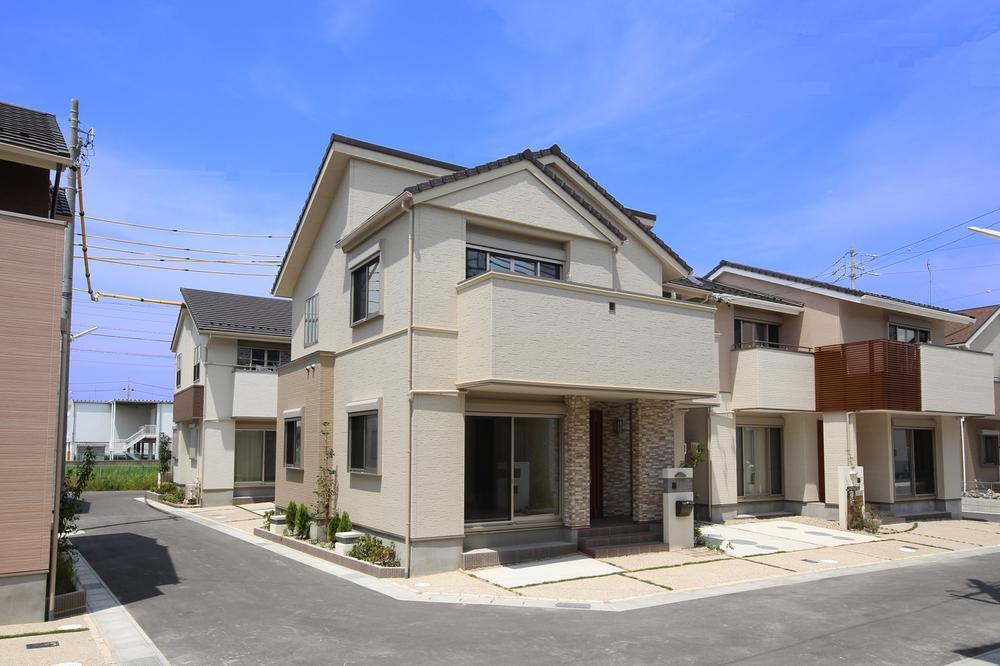 Local appearance photo. It is certified to clear the standards of the country, Long-term high-quality housing specification that can live for three generations. further, Seismic grade is the strength of "3". Requires a residence to live with peace of mind for the future of the family is needed happy. 