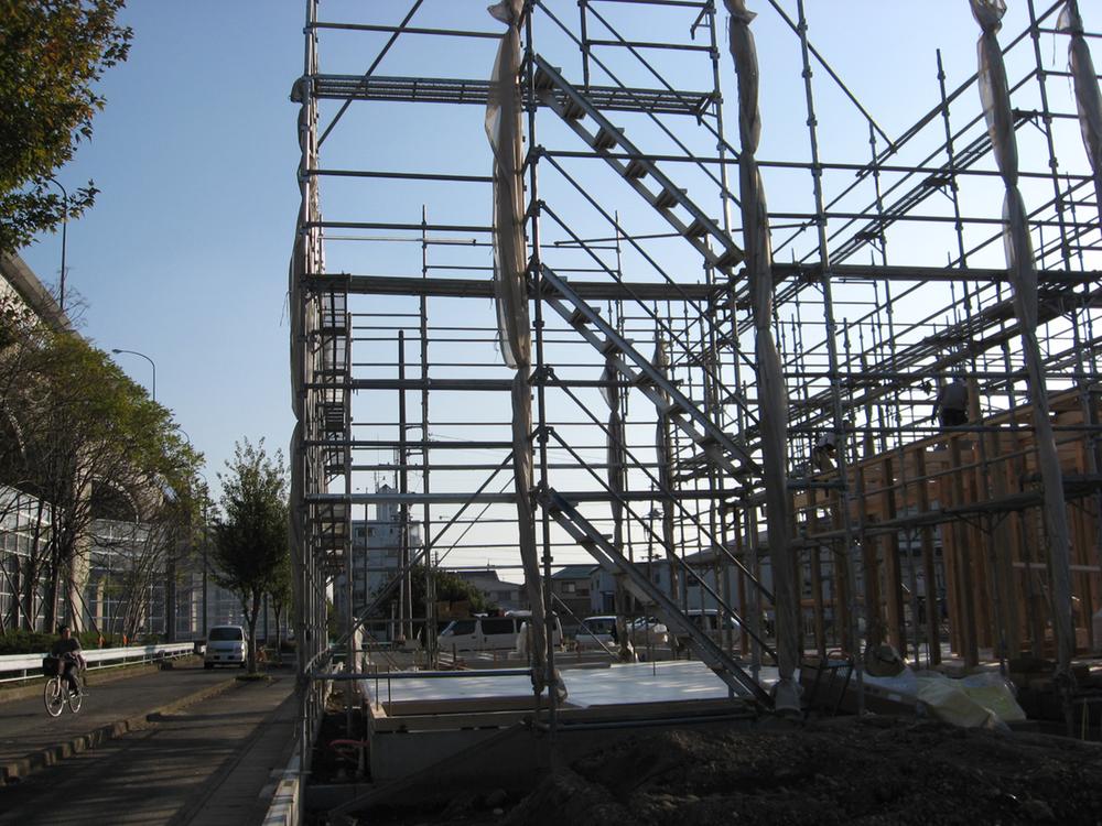 Local photos, including front road. 11 / 12 Local Photos