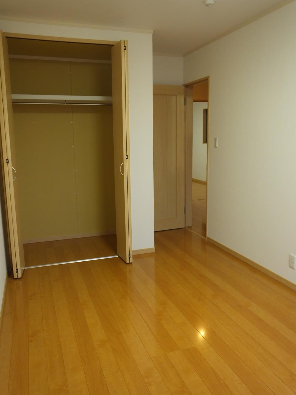 Non-living room. Indoor (12 May 2013) shooting south Western-style 1