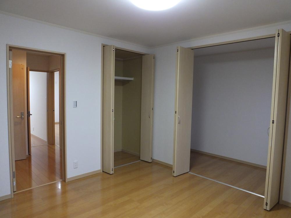 Non-living room. Indoor (12 May 2013) Shooting