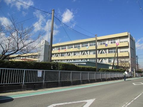 Primary school. New Kanie until elementary school 510m