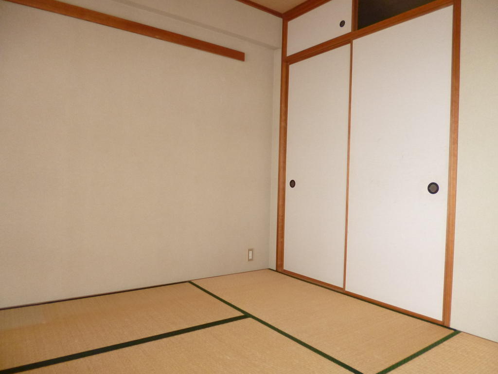 Other room space. Japanese-style room (6 quires)