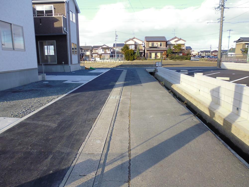 Local photos, including front road. 2013.12.12 shooting 