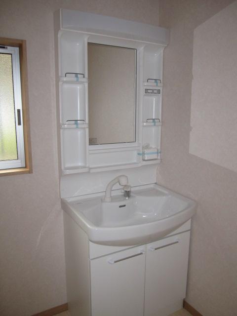 Wash basin, toilet. Indoor (10 May 2013) Shooting