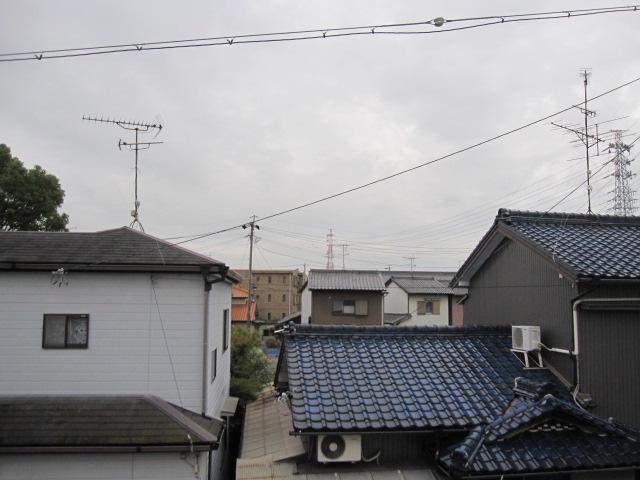 View photos from the dwelling unit. View from the site (October 2013) Shooting