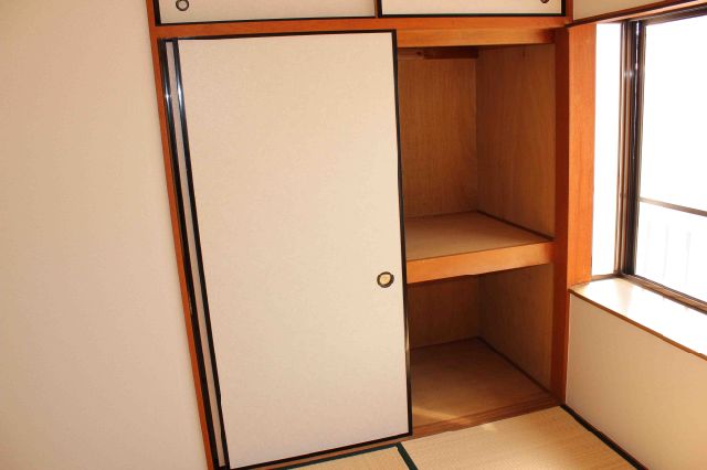 Receipt. Is a Japanese-style room of storage