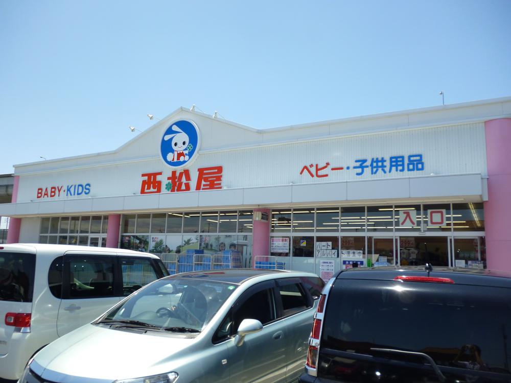 Shopping centre. 735m until Nishimatsuya Daiji shop