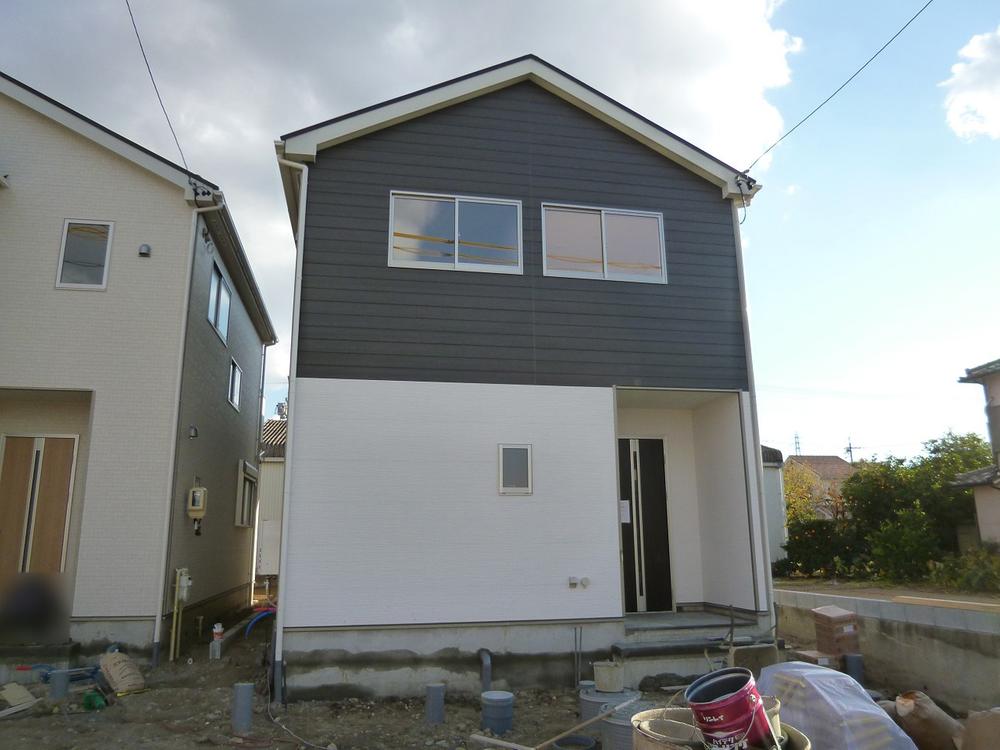 Local appearance photo. ● ○ ● ○ 1 Building Exterior ○ ● ○ ●