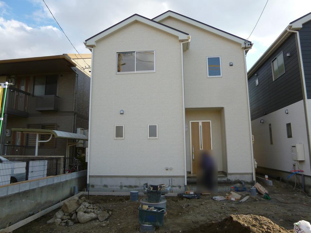 Local appearance photo. Building 2