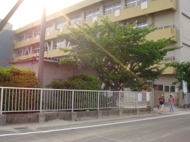 Primary school. Municipal new Kanie to elementary school (elementary school) 920m