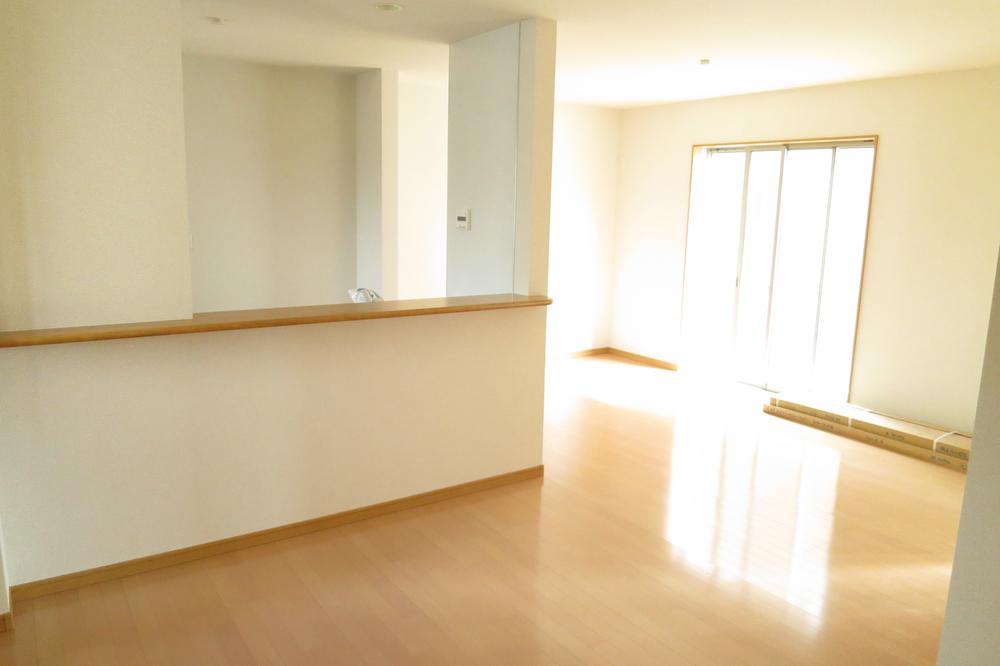 Same specifications photos (living). (3 Building) same specification