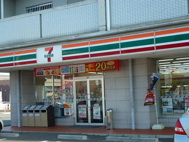 Convenience store. 660m to Seven-Eleven Kaniehon-cho 5-chome