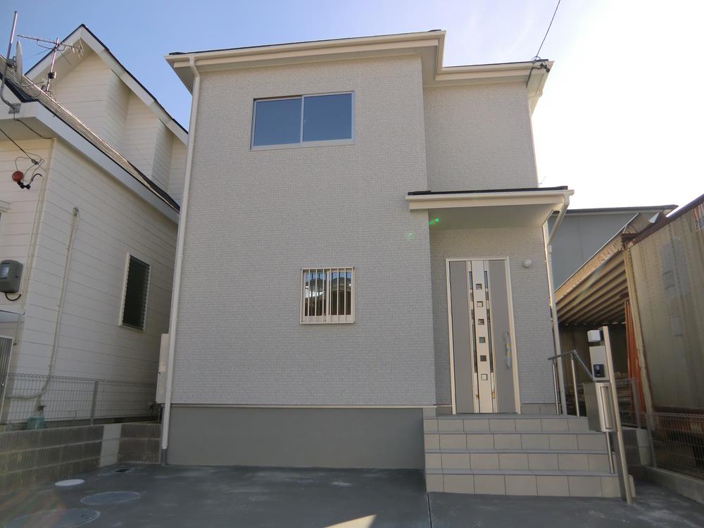 Local appearance photo.  Imposing completed! ! You can preview tour (of weekday visit also OK)  Site 46 square meters more than  Parking Easy parallel two OK  Garden of about 11 square meters to the south    Local (November 14, 2013) Shooting