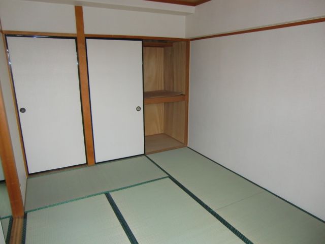 Living and room. The east side of the Japanese-style room