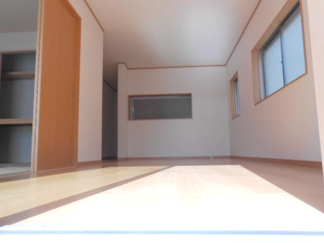 Living. Local (11 May 2013) Shooting