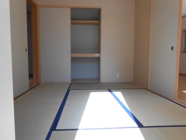 Non-living room. Local (11 May 2013) Shooting