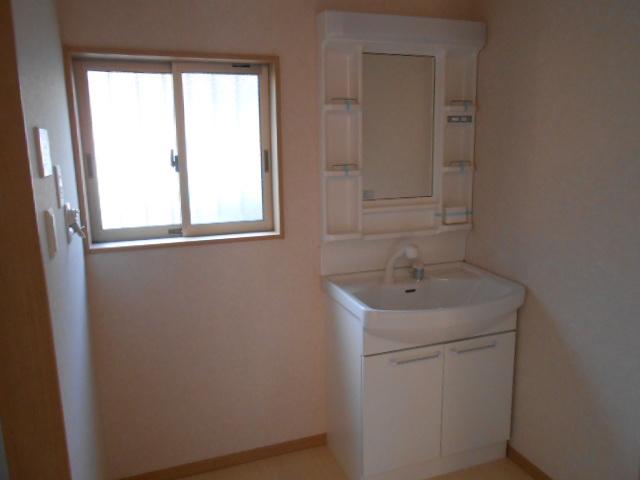 Wash basin, toilet. Local (11 May 2013) Shooting