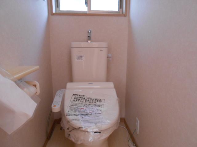 Toilet. Local (11 May 2013) Shooting